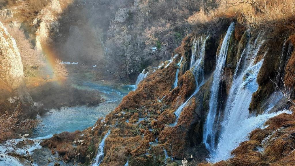 Apartman Black River Plitvička Jezera Esterno foto